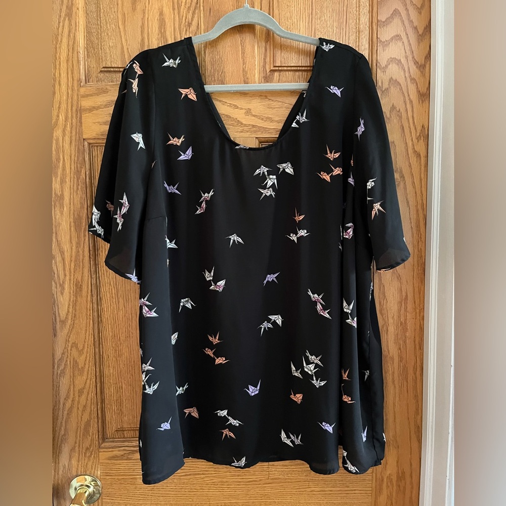 Torrid 4 4x black blouse shirt top paper airplanes flutter sleeve